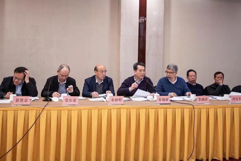 图2 与会专家对科技奖评选办法和细则提出修改意见.jpg