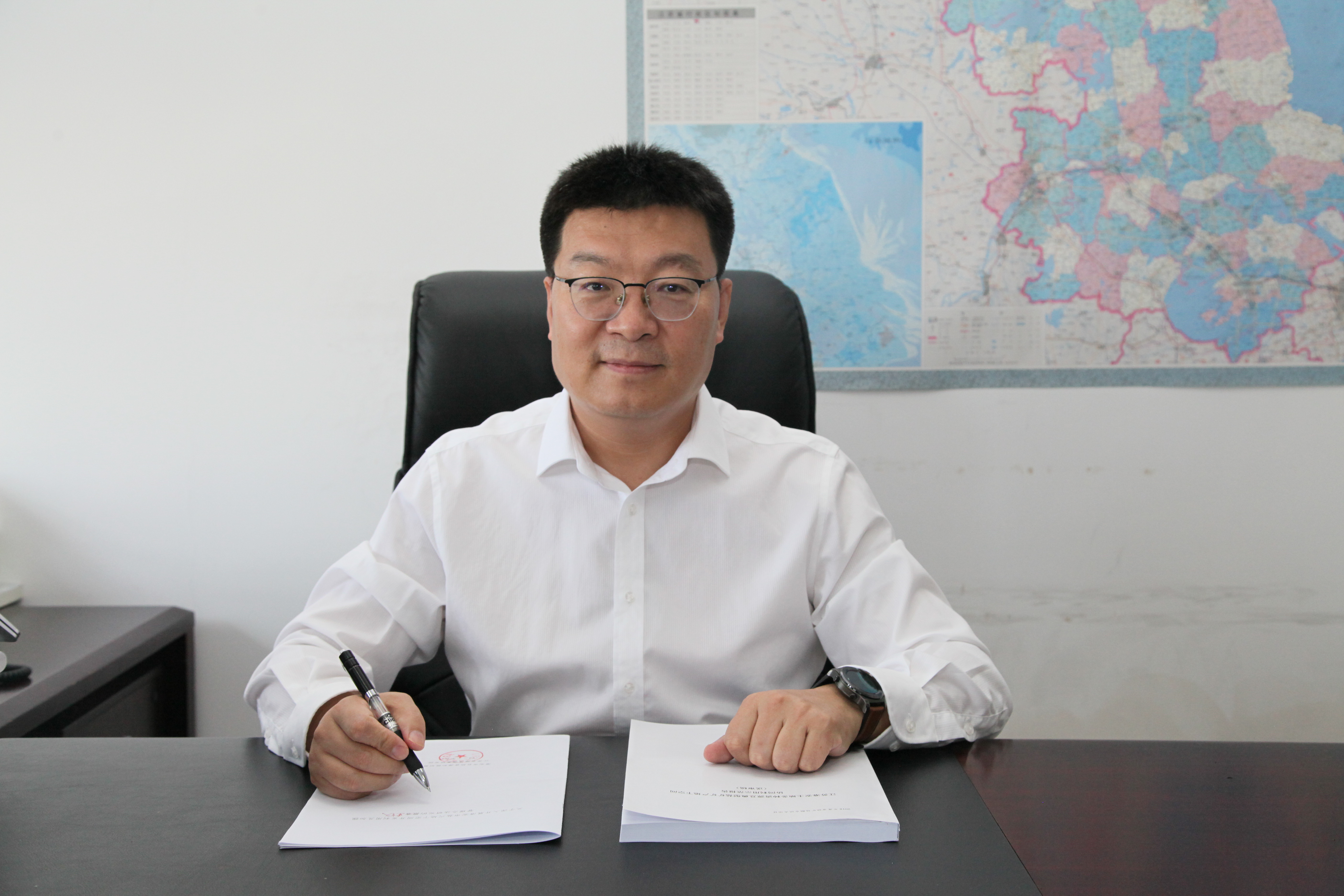 郝社锋工作照1.jpg 郝社锋工作照1.jpg